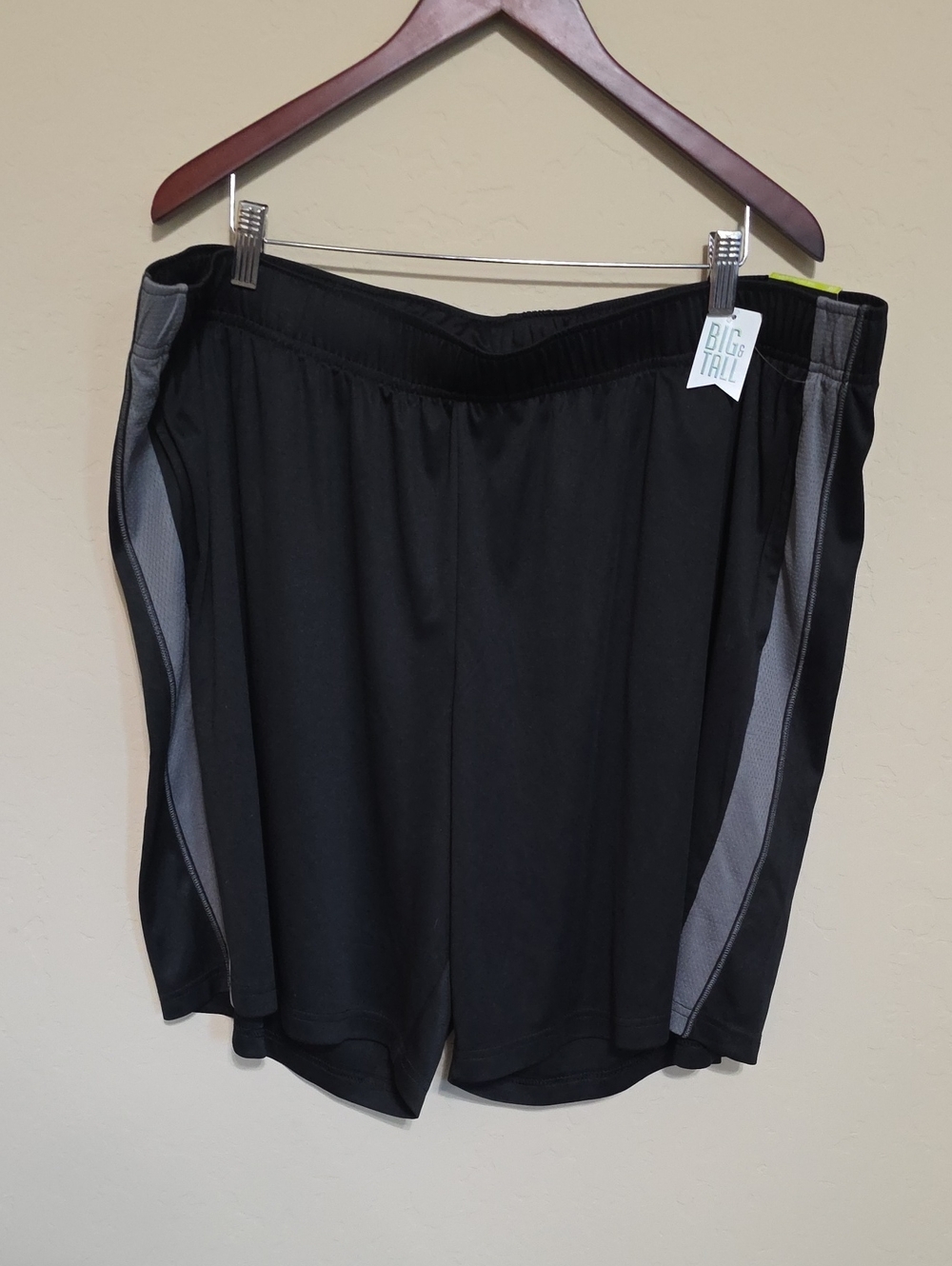 tek gear Black Athletic Shorts with Gray Side Panels 3X
